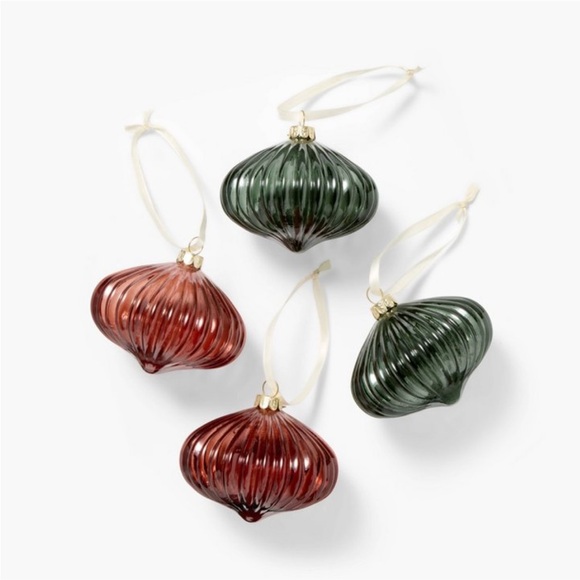 Studio McGee Other - STUDIO MCGEE NWT 4pc decorative glass bulb Christmas ornaments -red/green